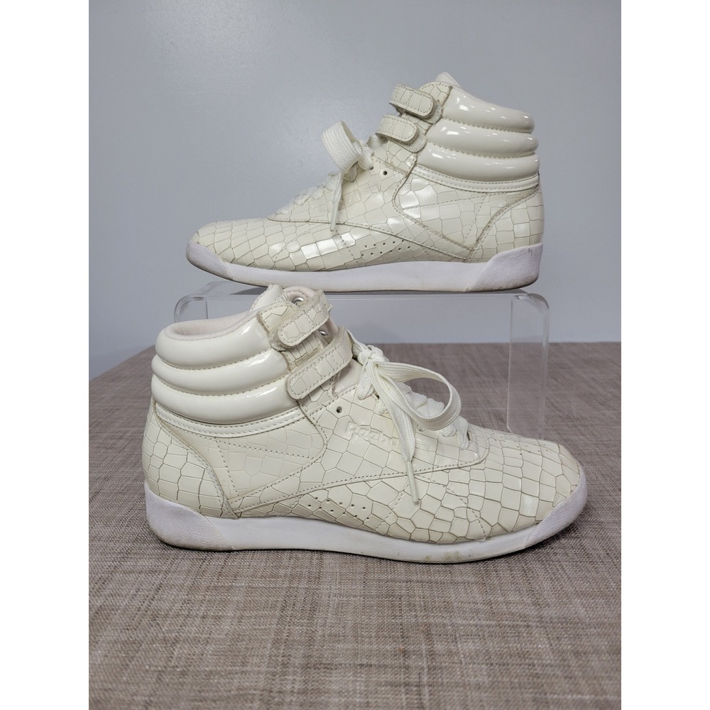 Reebok Freestyle Hi Crackle Womens 6.5 Cream White Patent Sneakers CN2193